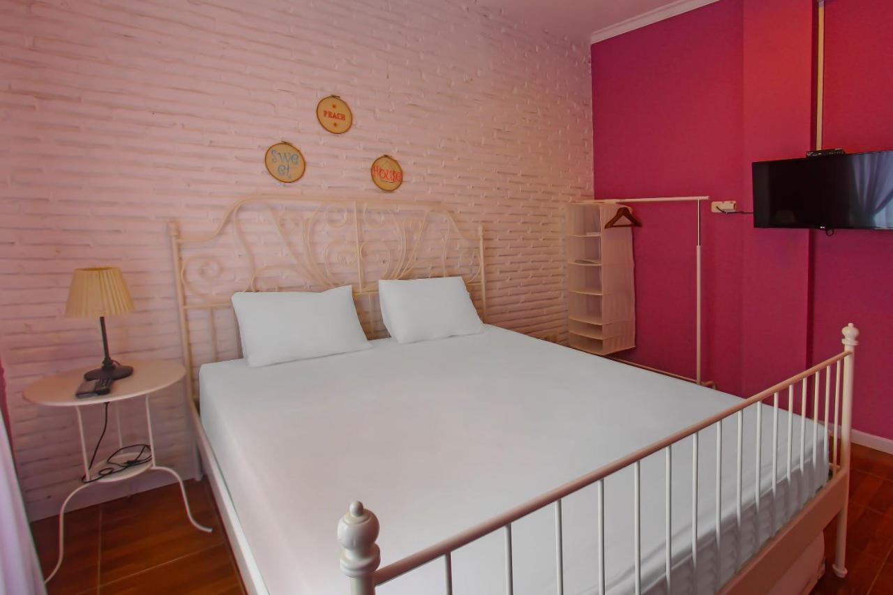 Hotel Sweet Peach House Montongbuwoh Exterior foto